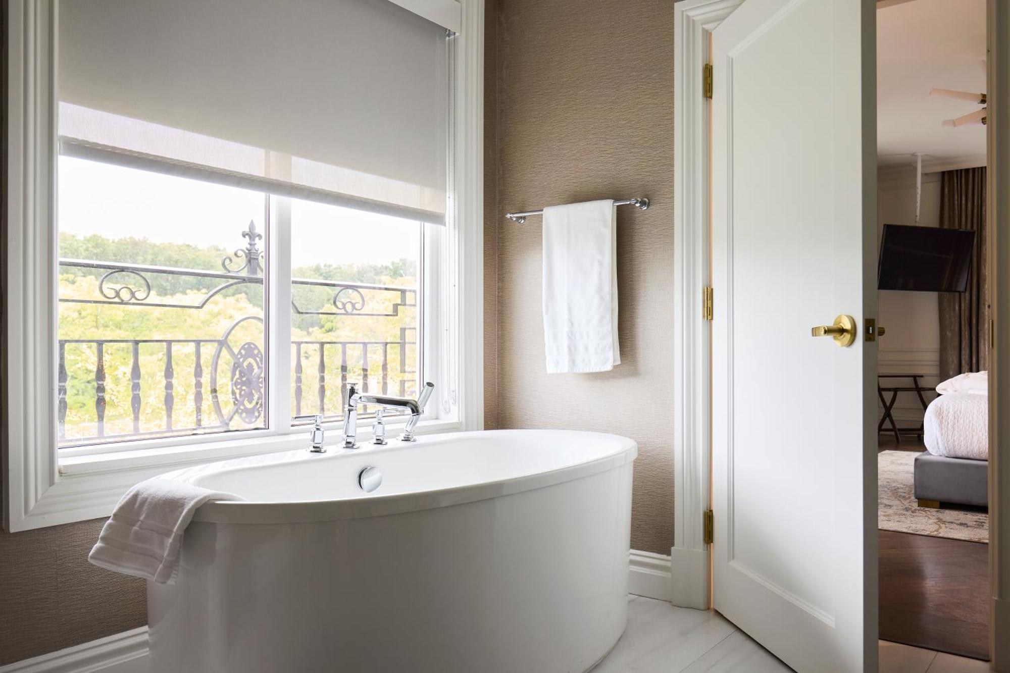 The Chateau Grande Hotel Ист Брънсуик Екстериор снимка